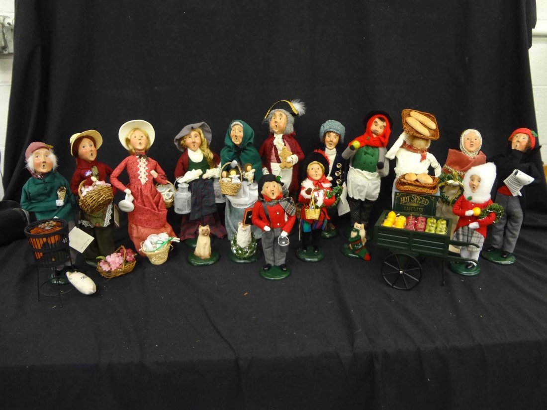 Buyer's Choice The Caroler's: 17 figurines and accessor (1 of 7)