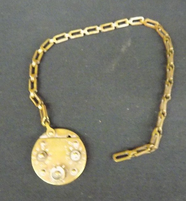 MASON MEEKER NEW YORK PATD. NOV.22,92 ANTIQUE BIKE: MASON MEEKER 27 WILLIAM ST. NEW YORK"PATD. NOV.22,92-ANTIQUE BIKE BRASS LOCK. This super rare old all BRASS combination bike lock from late 1800's. This probably a "spoke lock", is a little under 1 1/