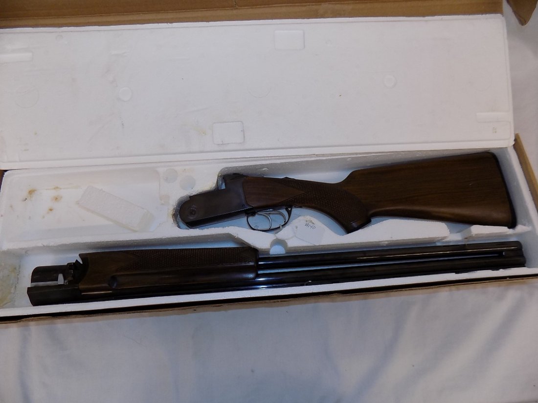 Stoeger Model 31025 Condor Field Shotgun 20-Gauge: Stoeger Model 31025 Condor Field Shotgun 20-Gauge 2-3/4". SN-44766 Barrel length 26" Satin Walnut Finish 42" in Length