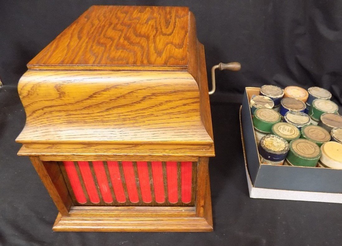 Edison Amberola Model 30 Cylindrical Phonograph: Edison Amberola Model 30 Cylindrical Phonograph. Last patent date listed is 1913 s/n SM125396. no horn present.