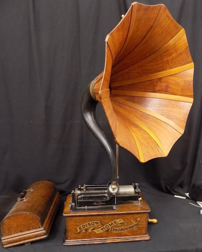 Edison Home Phonograph with Wooden Horn s/n H158628: Edison Home Phonograph with Wooden Horn s/n H158628, Nice working unit with exceptional wooden horn. Has mechanism to hang the horn.