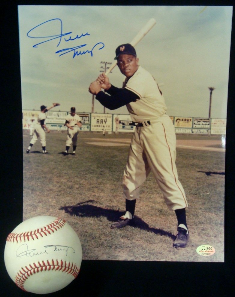 Willie Mays Autographed ONL Baseball and Photograph (1 of 3)