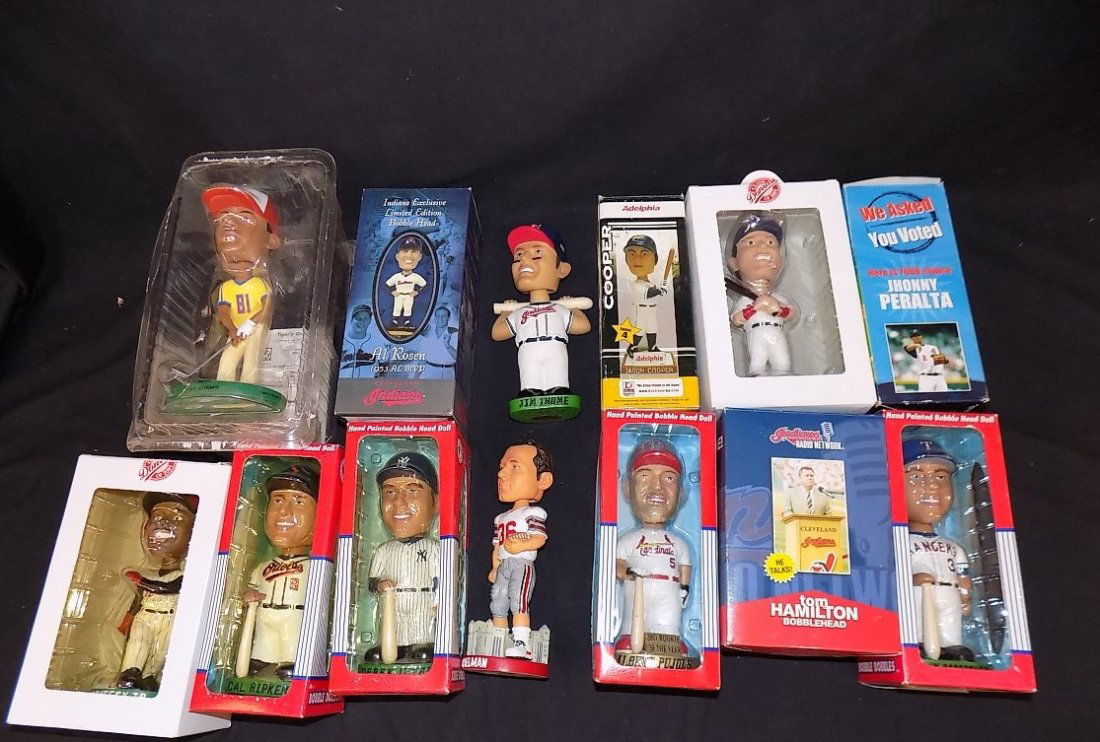 Bobblehead/Statue Lot (13) Derek Jeter, Mark Mcgwire, (1 of 3)