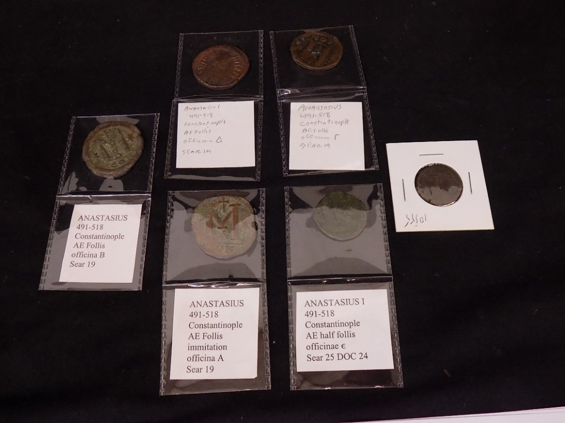 (6) Byzantine Coins. ANASTASIUS. AE Follis.: (6) Byzantine Coins. ANASTASIUS. AE Follis. Constantinople Please view photo for complete list of variations. One coin is a half follis