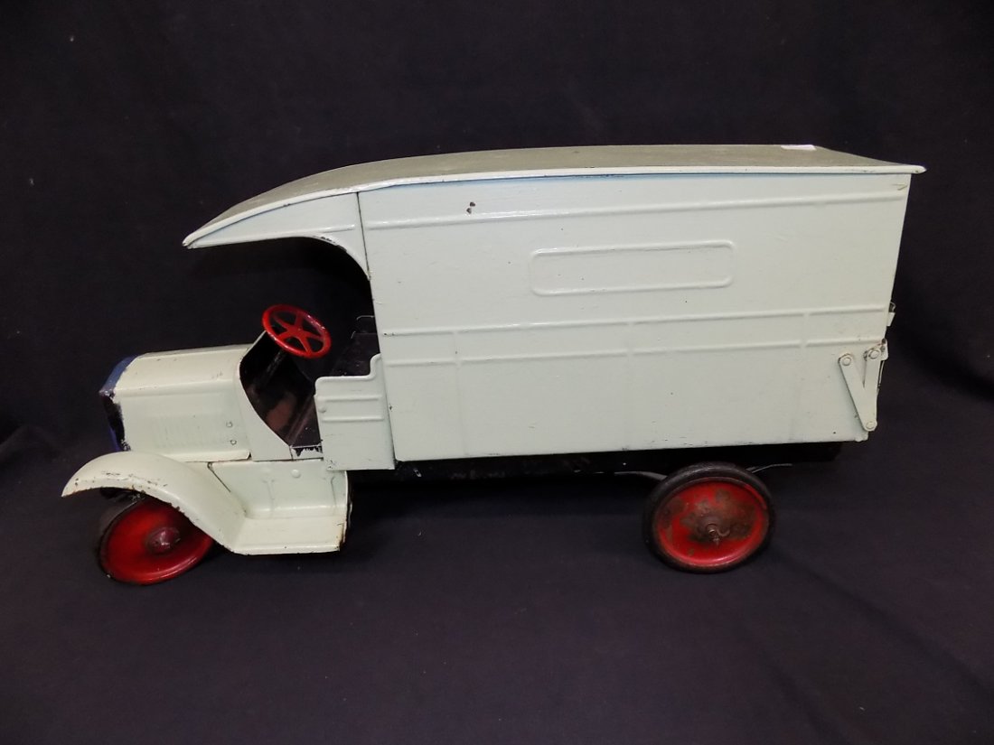 Vintage Buddy L Pressed Steel Express Van/Truck: Vintage Buddy L Pressed Steel Express Van/Truck. Truck has been repainted. Nice Vintage Buddy L truck that can either be stripped and restored or leave as-is.