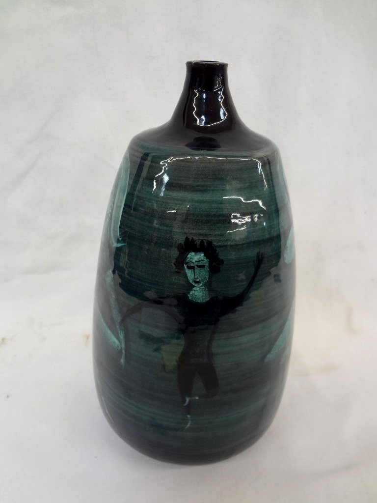 Polia Pillin Art Pttery Blue Vase: Polia Pillin Art Pttery Blue Vase: Polia Pillin was a Painter, ceramist. Born in Szenstochowa, Poland on Sept. 1, 1909. Pillin immigrated to Chicago in 1924. She studied there at the AIC and Jewish Pe