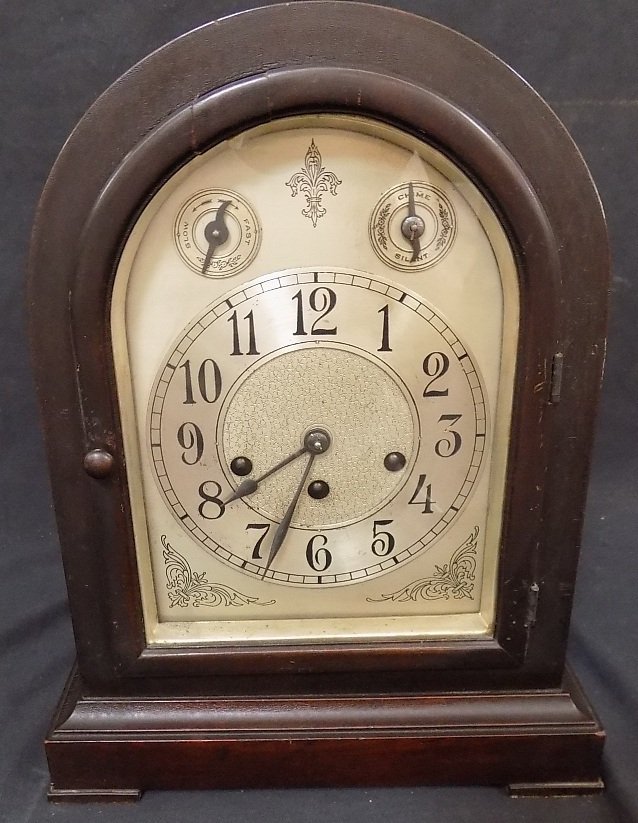 BEEHIVE SETH THOMAS MAHOGANY CHIME MANTLE CLOCK: BEEHIVE SETH THOMAS MAHOGANY CHIME MANTLE CLOCK Key is not present. Nice condition except small piece of wood is missing from inside of front window. Rough dimensions are 10 1/2 x 13 1/2 x 7 1/4