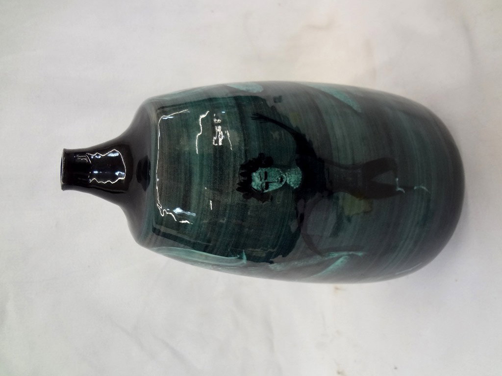 Polia Pillin Art Pttery Blue Vase: Polia Pillin Art Pttery Blue Vase: Polia Pillin was a Painter, ceramist. Born in Szenstochowa, Poland on Sept. 1, 1909. Pillin immigrated to Chicago in 1924. She studied there at the AIC and Jewish Pe