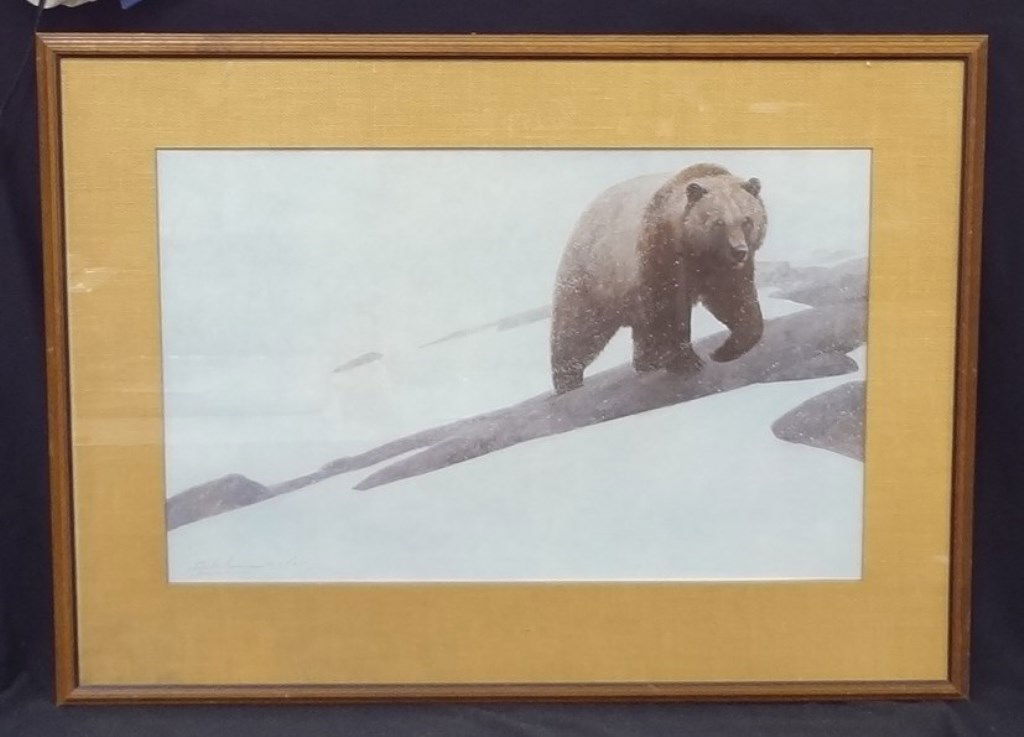 Grizzly John Schoenherr Lithograph signed and framed: Grizzly John Schoenherr Lithograph signed and framed Greenwich Workshop: A really nice lithograph of a Grizzly Bear from John SChoenherr. This is numbered 562/850, framed and matted. Mint condition fr