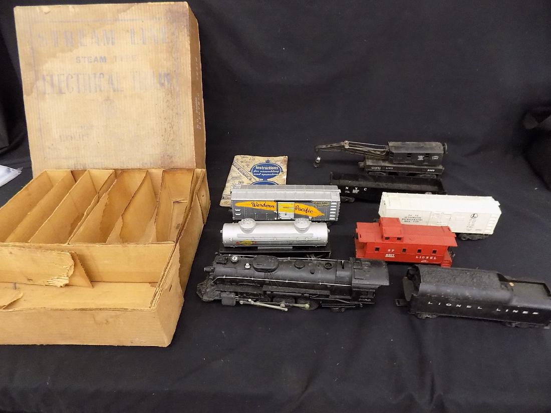 Lionel Train Set 2056 Engine with Milk Car (1 of 7)