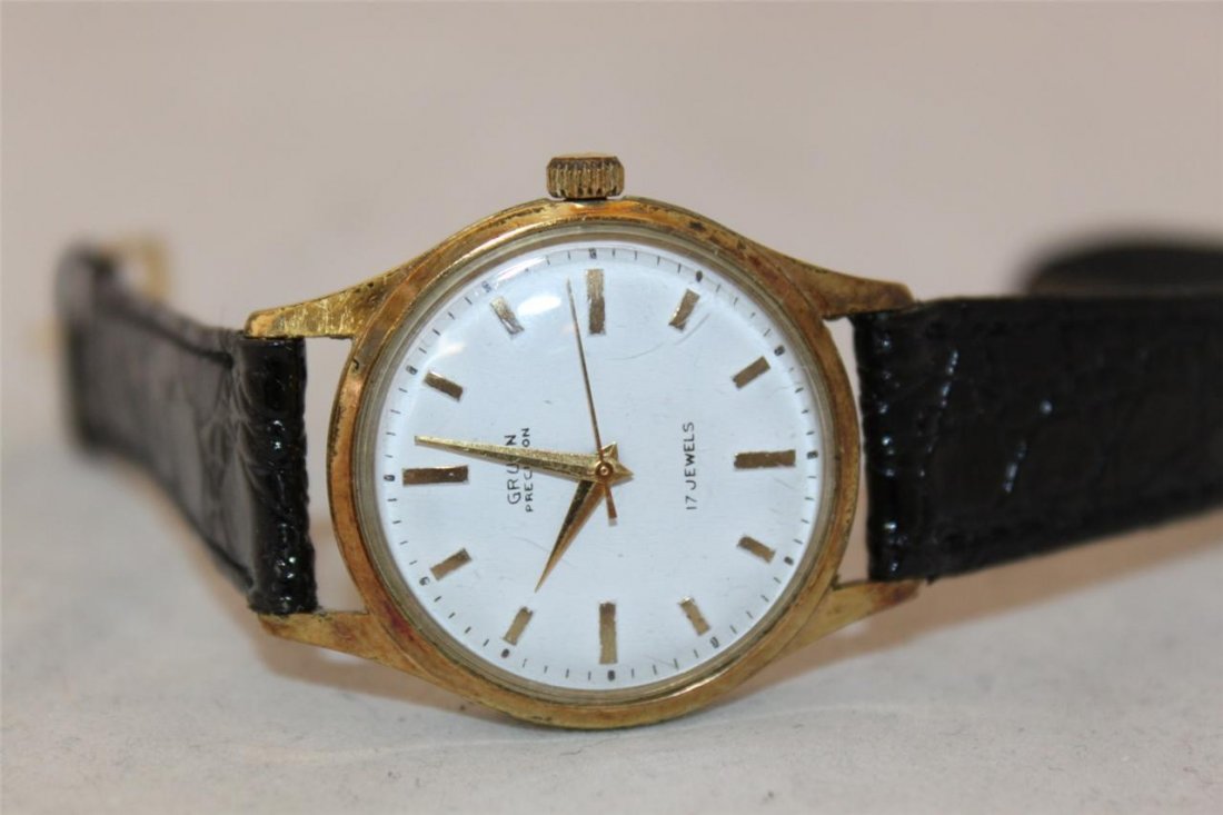 Gruen Precision 17 Jewels Vintage Manual Wind-Up Men's: 34mm case. The watch runs and keeps time. It is a manual wind-up watch.