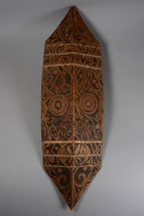 Shield "kliau" - Indonesia - Borneo, Dayak: soft and light "jelutong" wood, black paint, red pigment, carved from a single piece of wood, strengthened in the width with rattan strips, painted with all kinds of intricate figures on both sides,