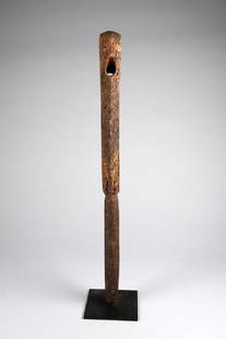 Shaft of sago pounder - Papua New Guinea - Geelvink /: wood, matt blackish brown patina, handle zone round in cross section, pentagonal upper part richly adorned with incised decor and female "korvar" ancestor figure, thickened top end with drilled hole