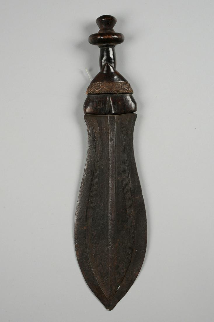 Status knife "ikul" - D. R. Congo, Kuba (1 of 2)