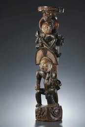 Figural carved support / post, around 1900 - Cameroon