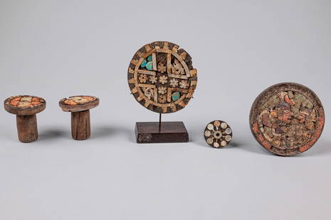 Assorted disc-shaped ear jewellery, c. 600 - 1000 AD - Peru, Chimu / Moche: wood, stone and shell inlays, a) pair of ear pegs, d: 5 cm b) one single ear peg, d: 3,5 cm c) ear peg with large ornamental disc, decorated with figural motif, d: 9 cm, dam., mosaic stones broken