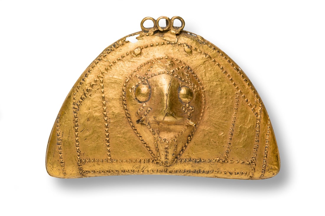 Ornamental pendant with anthropomorphic face - Ghana, Akan (1 of 3)