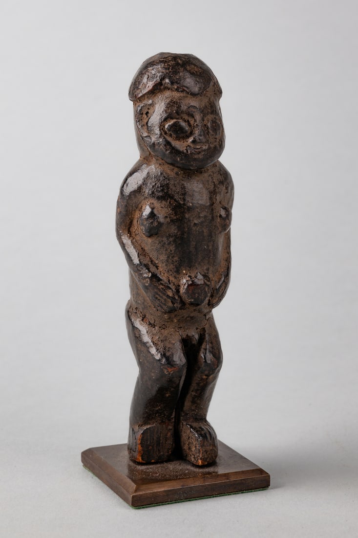 Female power figure "mu' po" - Cameroon Grassfields, Bamileke (1 of 4)