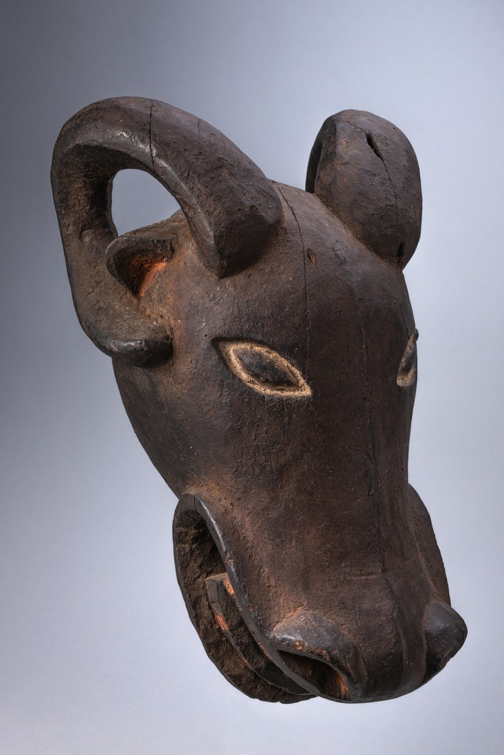 Helmet mask with ram's horns - Cameroon Grassfields, Babanki (1 of 5)