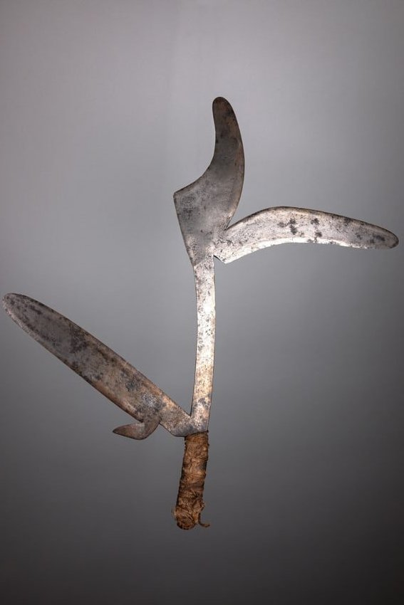 Throwing knife "kipinga" - D. R. Congo, Azande (1 of 2)