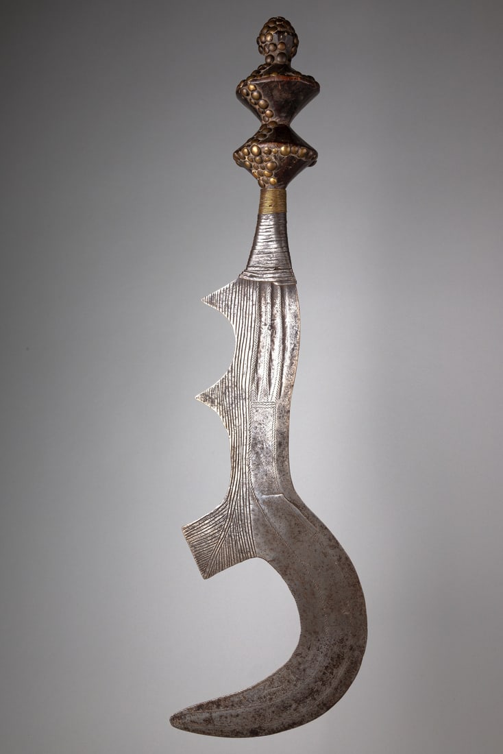 Cult and execution knife "ngulu", "mbulu" or "m´boutou" - D. R. Congo, Ngombe, Doko, Iboko (1 of 4)