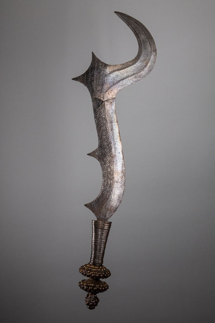 Cult and execution knife "ngulu", "mbulu" or "m´boutou" - D. R. Congo, Ngombe, Doko, Iboko (1 of 3)