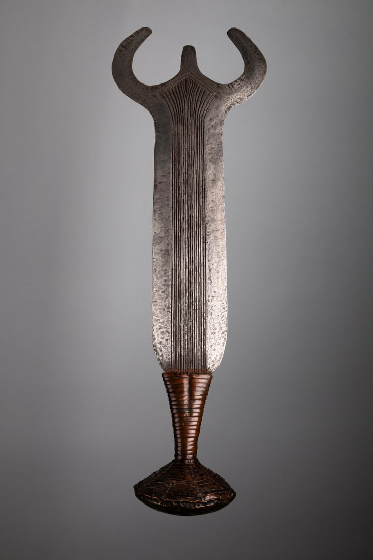 Status knife "mbyele" - D. R. Congo, Teke, Mfinu (Mfumumgu) (1 of 2)