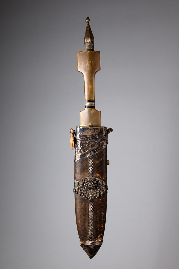 Dagger knife in leather sheath with silver applications - Somalia, Somal (1 of 4)