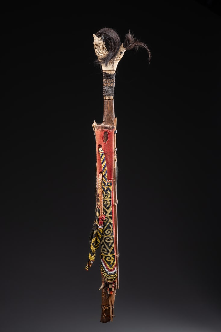Sword "mandau" - Indonesia - Borneo, Dayak: wood, metal, plant fibre, animal hair and tooth, fabric, glass beads, secondary knife missing, glue spots "Mandau" is the traditional weapon of the Dayak people of Borneo. The often elaborately crafte