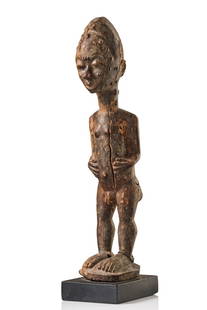 Standing male figure "blolo bian" - Côte d'Ivoire, Baule: wood, pigments, old collection no. "14-27° AF", base H: 43 cm, H: 16,9 inch Provenance: Wolfgang Ketterer, Munich, Germany, 21 May 1980, lot 106 Frank Lankoff, Achern, Germany Zemanek-Münster, Würz