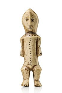 Anthropomorphic figure "iginga" (pl. "maginga") - D. R. Congo, Lega: bone, black pigment, Each initiation level of the "bwami" association has its own objects and sculptures "isengo" (pl. "masengo") that serve to convey the teachings and moral concepts of Lega society.