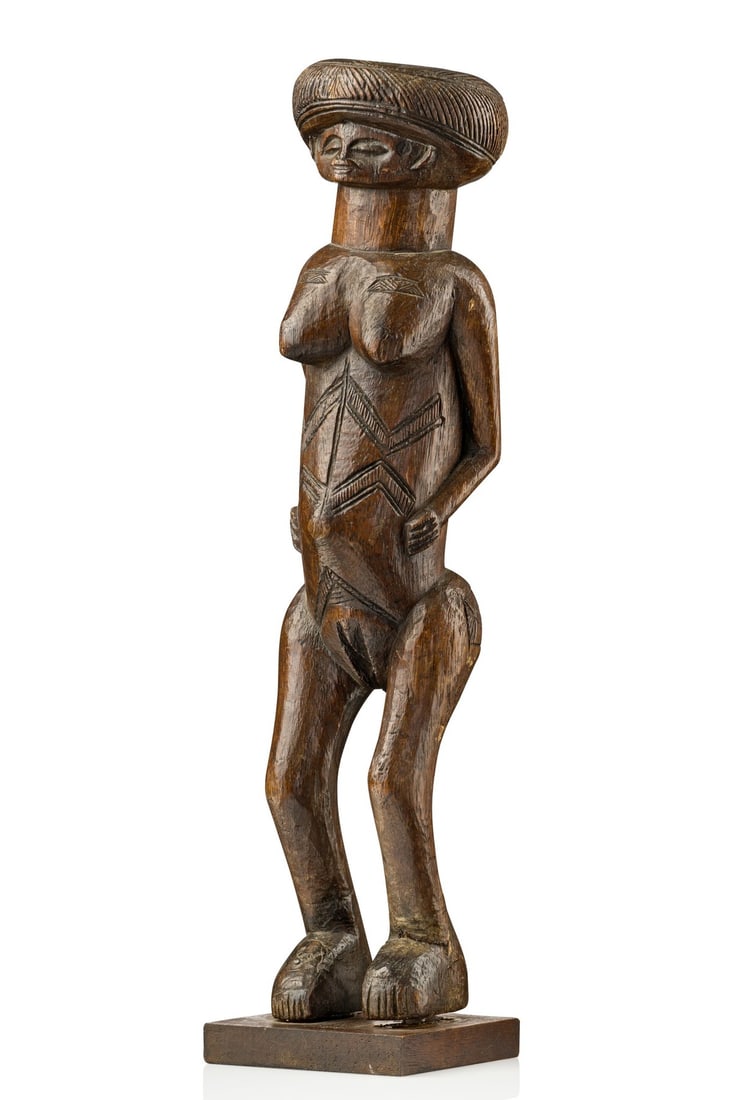 Standing female figure - D. R. Congo, Chokwe: wood, base H: 41 cm, H: 16,1 inch Provenance: Belgian Collection, Antwerp Continent: Africa