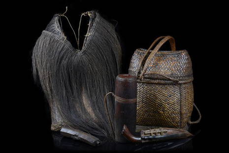 Group: Two backpacks, two receptacles and a "kris" -: a) backpack with lid, Ifugao, stiff rattan basketry, wooden frame at the base, plaited shoulder straps, h: 42 cm, b: 28,5 cm; hunter's backpack "bango" for long distance travel by foot on mountain