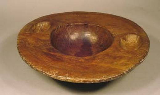 Circular dish - Philippines - Luzon, Batad Village: light-weighted wood, brown patina, traces of usage, ring-shaped base, three hollows, the big one in the middle used for rice, the two smaller ones for side dishes, two holes on the rear for hanging