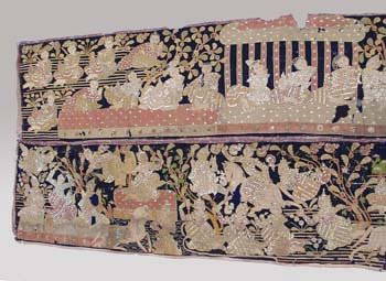 Curtain of a temple - South-East-Asia: cotton, applications with velvet-like fabric, sequins and glass stones, two scenic descriptions with numerous figures, the contours formed by gold threads, dam., cloth decayed in some areas, missing