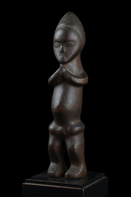 Small standing figure - D. R. Congo, Mbala: wood, brown patina, simplified forms, min. dam., slight traces of abrasion, base H: 23,5 cm, H: 9,3 inch Continent: Africa