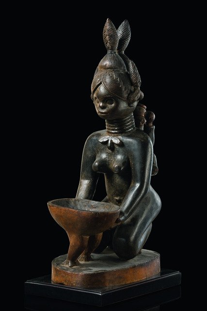 Kneeling female bowl bearer - Sierra Leone, (1 of 3)