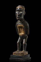 Beautiful power figure "nkisi" - D. R. Congo,