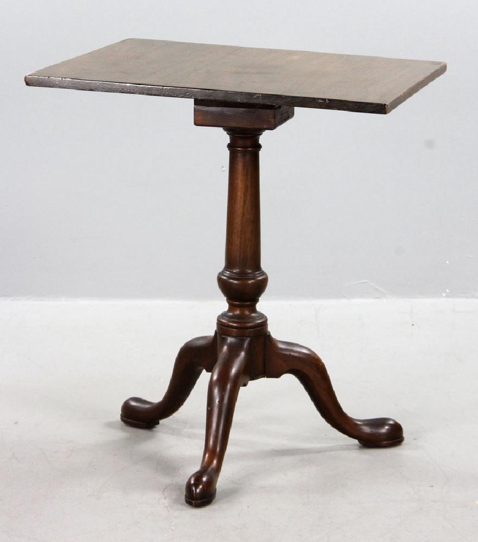 Kittinger Queen Anne Table: Kittinger Company Queen Anne table, labeled for Williamsburg, New York.