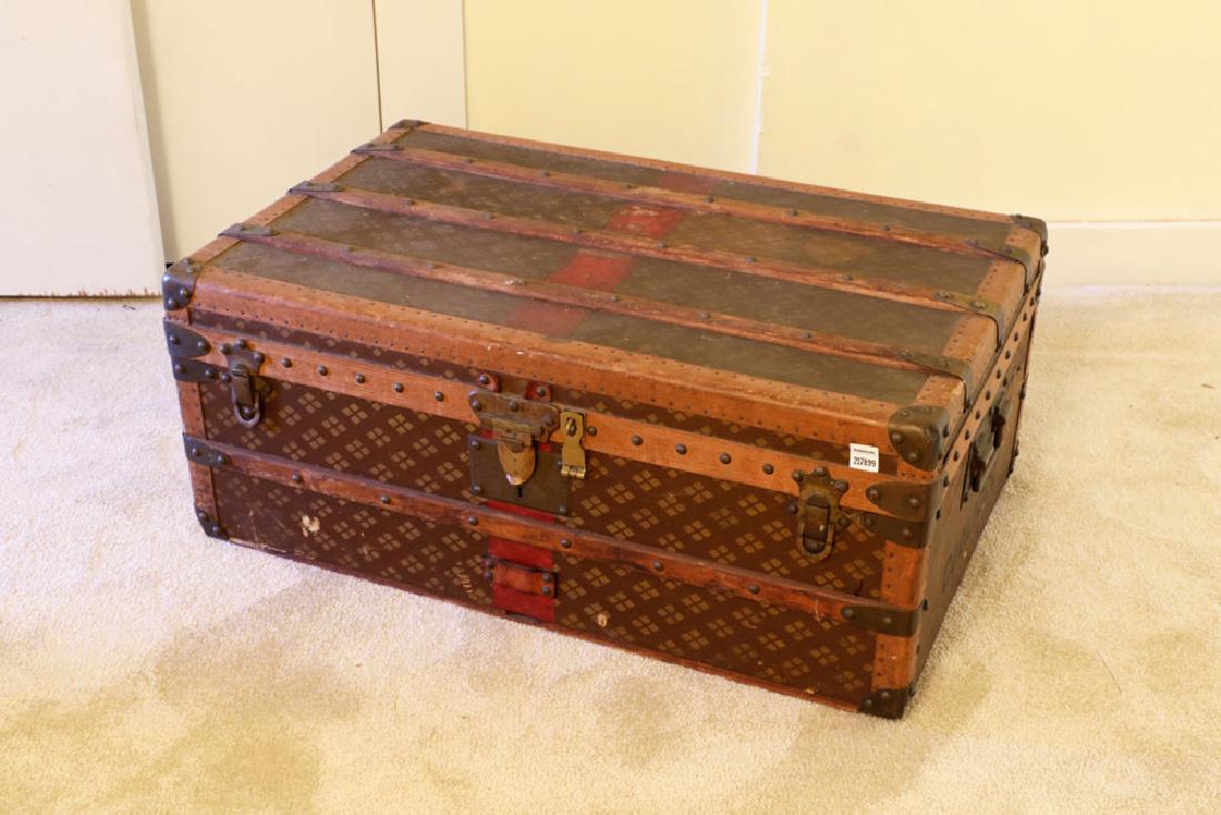 Vintage Aux Etats Unis Steamer Trunk: Vintage Aux Etats Unis, Rue St. Honore, Paris steamer trunk marked "Coolidge", 12" x 31" x 20".