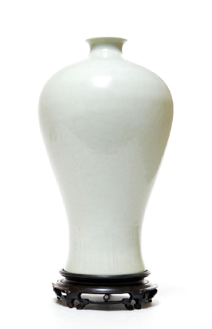 Chinese Monochrome White Vase (1 of 7)