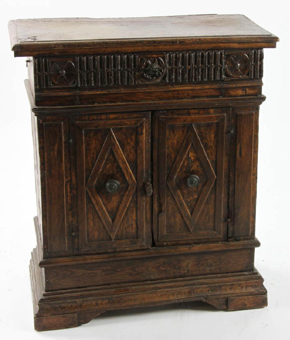 18thC Italian Commode (1 of 5)