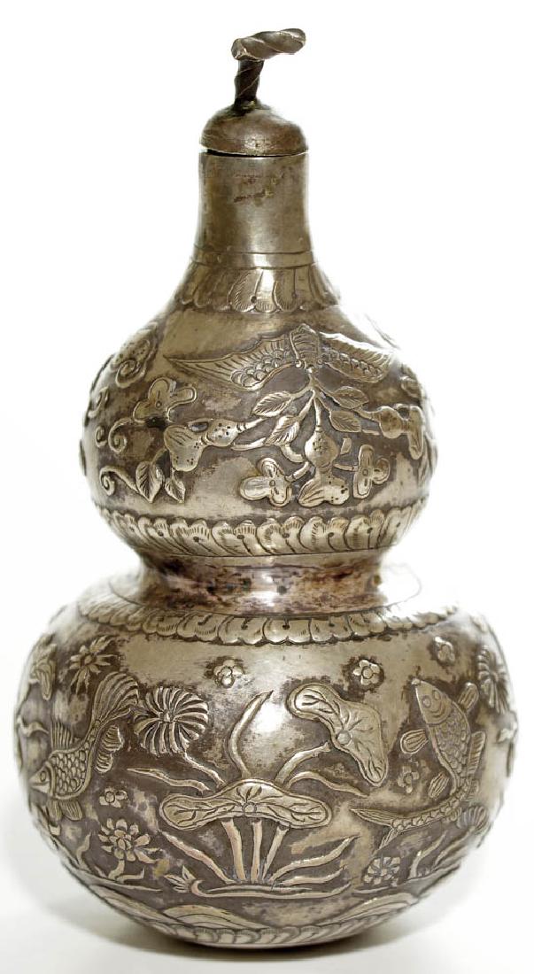 A Rare Chinese Silver Gourd Snuff Bottle (1 of 6)