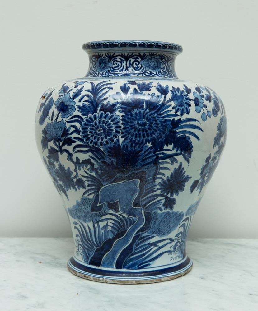 18thC Delft Blue and White Jar (1 of 3)