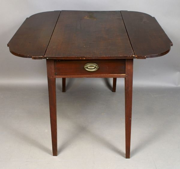 19th C. Hepplewhite Cherrywood Drop-Leaf Table - 2