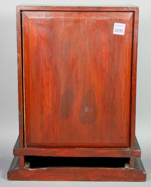 20th C. Chinese Black and Gold Cabinet. - 3