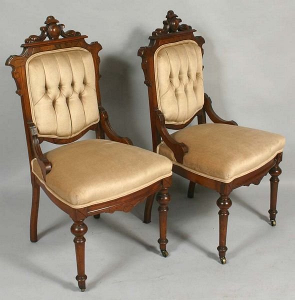 PAIR OF 19TH CENTURY VICTORIAN WALNUT CHAIRS