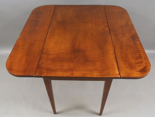 Tiger Maple Hepplewhite Pembroke Table - 2