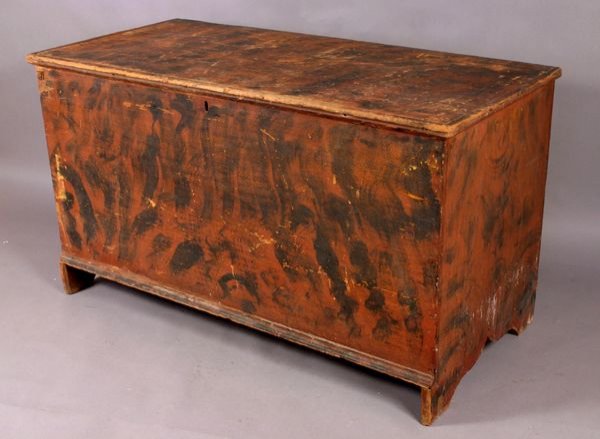 19TH CENTURY AMERICAN FAUX-PAINTED BLANKET BOX