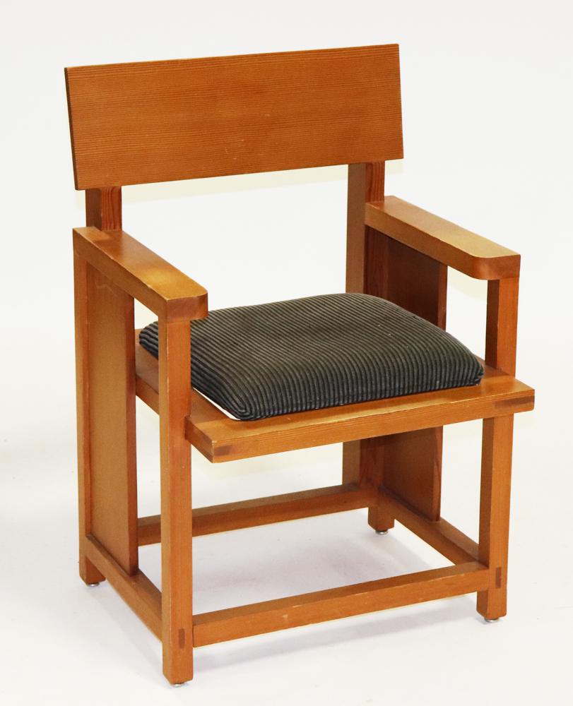 Frank Lloyd Wright Style Chair: Frank Lloyd Wright-style chair, 33" H x 22" W x 21 1/4" D. Provenance: From a Woburn, Massachusetts estate.
